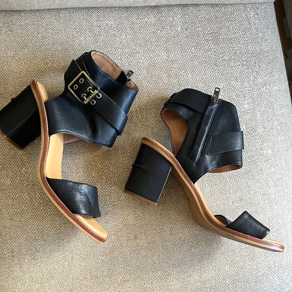 Ugg strapped black leather heel sandals size 8